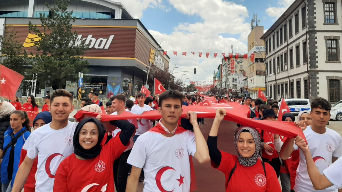 Öğrencilerimiz 19 Mayıs Atatürk' ü Anma Gençlik ve Spor Bayramını Büyük Bir Coşkuyla Kutladılar
